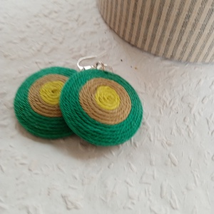 Zöld OGEL fonal fülbevaló, Textil fülbevaló, textil ékszer, fonalékszer - ékszer - fülbevaló - lógós kerek fülbevaló - Meska.hu