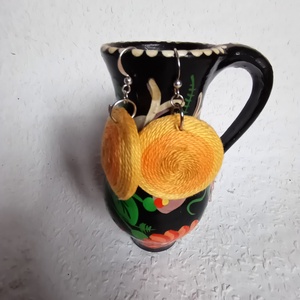 Napsugár OGEL Kerek fonal fülbevaló, Textil nyaklánc,  textil ékszer, fonalékszer - ékszer - fülbevaló - lógós kerek fülbevaló - Meska.hu