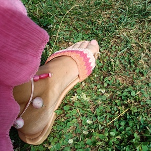 Halvány Rózsaszín csíkos-tarka bokalánc, textilbogyó bokalánc, bokaékszer, lábdísz, lábékszer - ékszer - lábdísz és testékszer - bokalánc - Meska.hu