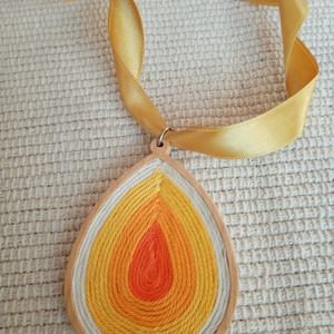 Nagy cseppalakú fehér-sárga színes fonal nyaklánc ,textil egyedi fonal ékszer, BIB nyaklánc - ékszer - nyaklánc - medálos nyaklánc - Meska.hu