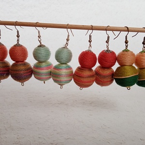 NAPRAFORGÓ textilbogyó fülbevaló, fonalékszer, textil fülbevaló - ékszer - fülbevaló - lógó fülbevaló - Meska.hu