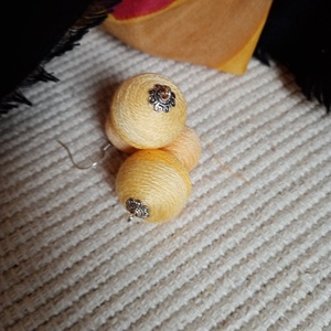 NAPRAFORGÓ textilbogyó fülbevaló, fonalékszer, textil fülbevaló - ékszer - fülbevaló - lógó fülbevaló - Meska.hu