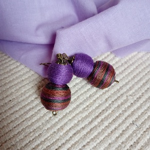PURPLE RAIN textilbogyó fülbevaló, fonalékszer, textil fülbevaló - ékszer - fülbevaló - lógó fülbevaló - Meska.hu