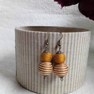 Barna bézs csíkos textilbogyó fülbevaló, fonalékszer, textil fülbevaló, Ékszer, Fülbevaló, Lógó fülbevaló, Ékszerkészítés, MESKA