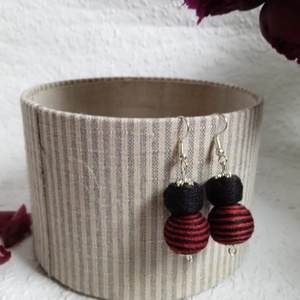Fekete, bordó csíkos textilbogyó fülbevaló, fonalékszer, textil fülbevaló, Ékszer, Fülbevaló, Lógó fülbevaló, Ékszerkészítés, MESKA