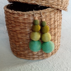ZÖLD BÁRSONY textilbogyó fülbevaló, fonalékszer, textil fülbevaló - ékszer - fülbevaló - lógó fülbevaló - Meska.hu