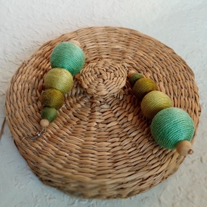 ZÖLD BÁRSONY textilbogyó fülbevaló, fonalékszer, textil fülbevaló - ékszer - fülbevaló - lógó fülbevaló - Meska.hu