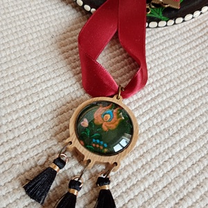  Matyó mintás nyaklánc fekete rojtokkal,matyó ékszer,folklór textil ékszer,magyaros nyaklánc,Hungarian folk jewellery, Ékszer, Nyaklánc, Hosszú nyaklánc, Ékszerkészítés, MESKA