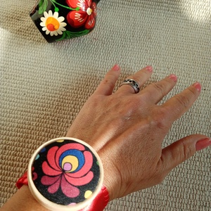  Matyó mintás karkötő,matyó ékszer,folklór textil ékszer,magyaros nyaklánc,Hungarian folk jewellery - ékszer - karkötő - karkötő medállal - Meska.hu