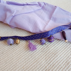 Lila pöttyös alapon lila bokalánc, textilbogyó bokalánc, bokaékszer, lábdísz, lábékszer - ékszer - lábdísz és testékszer - bokalánc - Meska.hu