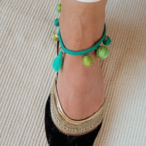 Zöld-türkiz bokalánc, textilbogyó bokalánc, bokaékszer, lábdísz, lábékszer - ékszer - lábdísz és testékszer - bokalánc - Meska.hu