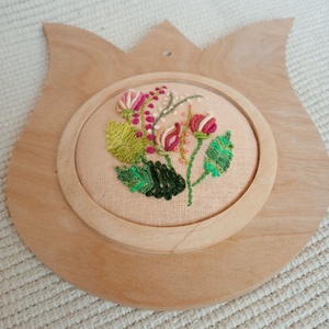 Falra akasztható Tulipán alakzatban brazil hímzett virágok, 3D hímzett virágok - otthon & életmód - dekoráció - fali és függő dekoráció - falra akasztható dekor - Meska.hu