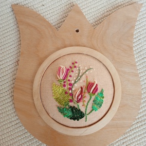 Falra akasztható Tulipán alakzatban brazil hímzett virágok, 3D hímzett virágok, Otthon & Életmód, Dekoráció, Fali és függő dekoráció, Falra akasztható dekor, Famegmunkálás, Hímzés, MESKA