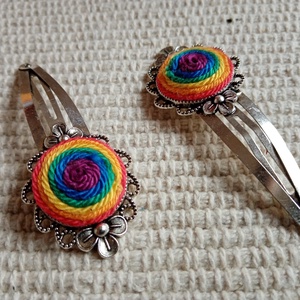 Szivárvány  dísz hajcsat , textil ékszer, fonalékszer, Szivárvány ékszer, Ruha & Divat, Hajdísz & Hajcsat, Hajcsat & Hajtű, Ékszerkészítés, MESKA