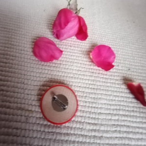 Szivárvány  kitűző , textil ékszer, fonalékszer, Szivárvány ékszer - ékszer - kitűző és bross - Meska.hu