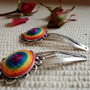 Szivárvány  dísz hajcsat , textil ékszer, fonalékszer, Szivárvány ékszer - ruha & divat - hajdísz & hajcsat - hajcsat & hajtű - Meska.hu