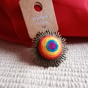 Szivárvány  kitűző , textil ékszer, fonalékszer, Szivárvány ékszer, Szivárvány bross, Ékszer, Kitűző és Bross, Ékszerkészítés, MESKA