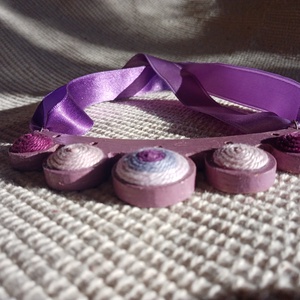 Lila faalapra fonaldíszítéssel készült nyaklánc, textilékszer, faékszer - ékszer - nyaklánc - medálos nyaklánc - Meska.hu