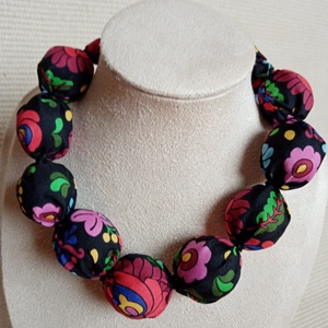 Matyós textil bogyós nyaklánc, Ékszer, Nyaklánc, Bogyós nyaklánc, Ékszerkészítés, MESKA