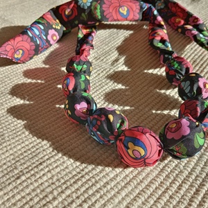 Matyós textil bogyós nyaklánc - ékszer - nyaklánc - bogyós nyaklánc - Meska.hu