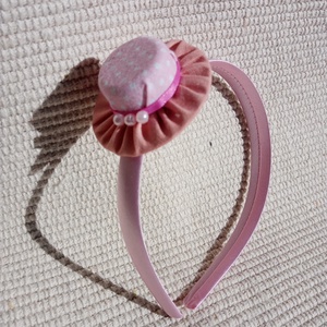 Rózsaszín pöttyös kalapos hajráf, hajpánt - Meska.hu