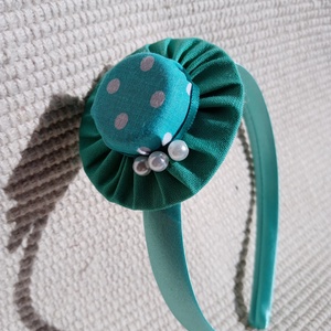 Világos kék pöttyös kalapos hajráf, hajpánt - Meska.hu