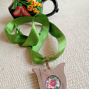 Tulipános nyaklánc, textil-fa matyós nyaklánc,matyó ékszer,folklór textil ékszer,magyaros nyaklánc,magyar népviselet - Meska.hu