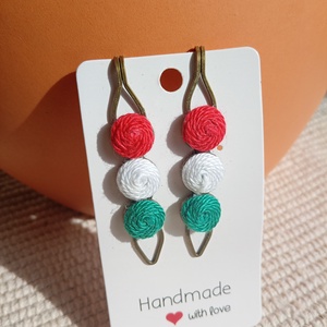 Matyó ékszer faalapban, folklór textil ékszer, magyaros ékszer, Hungarian jewellery, magyar motívum, magyar népviselet - Meska.hu