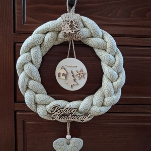 Karácsonyi ajtódísz, Karácsony, Adventi díszek, Adventi asztaldísz, Varrás, Adventi fonott ajtódísz, mely varrás technikával pamutvászonból készült.
Fa és textil dekorációs el..., MESKA