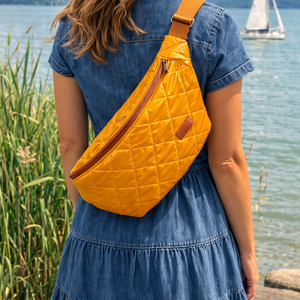 Óriások övtáskája - aranyló méz - táska & tok - kézitáska & válltáska - vállon átvethető táska - Meska.hu