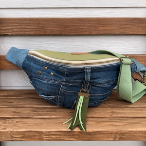 Green sling - boho bag, nyári táska, Táska & Tok, Övtáska, Varrás, Nagyon régóta szerettem volna varrni egy ilyen táskát. Egyrészt az újrahasznosítás jegyében, másrés..., MESKA