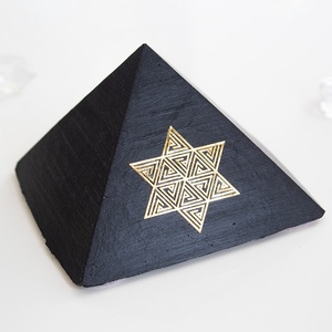 Orgonit Piramis Védelmező Orgonit piramis, védelmező orgonit, orgonit piramis tértisztító, orgonit piramis térharmonizál, Otthon & Életmód, Dekoráció, Spiritualitás, Orgonit piramis, Gipszöntés, MESKA