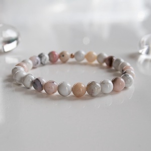 A Belső BÉKE kapuja ásványkarkötő, Opál Howlit ásványkarkötő, Opál ásványkarkötő, Howlit ásványkarkötő - Meska.hu