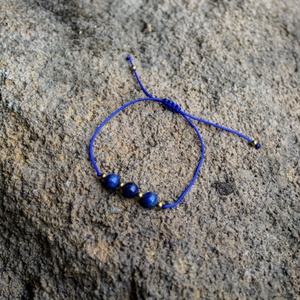 Lapis lazuli karkötő - ékszer - karkötő - bogyós karkötő - Meska.hu