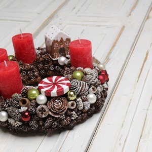 Kis mézeskalács házikós- adventi koszorú - Meska.hu
