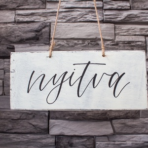 Nyitva-zárva tábla (kézzel írt, öregbített) - otthon & életmód - dekoráció - kép & falikép - táblakép - Meska.hu