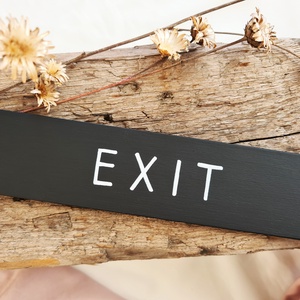 Exit tábla, exit öntapadós ajtó tábla, Otthon & Életmód, Dekoráció, Ajtó- és ablak dekoráció, Ajtótábla, Famegmunkálás, MESKA