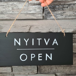 Kétnyelvű nyitva-zárva tábla, angol-magyar nyitva zárva tábla - otthon & életmód - dekoráció - fali és függő dekoráció - falra akasztható dekor - Meska.hu