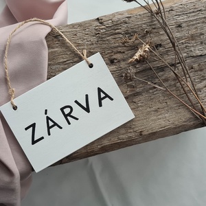Kicsi fehér nyitva-zárva tábla - otthon & életmód - dekoráció - fali és függő dekoráció - falra akasztható dekor - Meska.hu