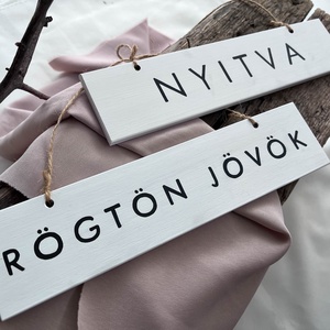 Fehér nyitva-zárva és rögtön jövök tábla párban, Otthon & Életmód, Dekoráció, Ajtó- és ablak dekoráció, Ajtótábla, Famegmunkálás, MESKA