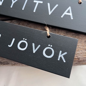 Fekete nyitva-zárva és rögtön jövök tábla párban - otthon & életmód - dekoráció - ajtó- és ablak dekoráció - ajtótábla - Meska.hu