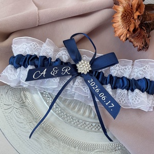 Egyedi harisnyakötő esküvőre - Meska.hu