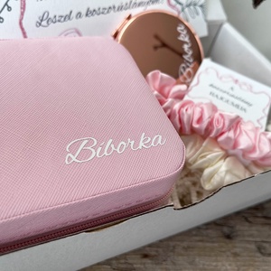 Koszorúslány felkérő ajándékcsomag, egyedi koszorúslányfelkérő szett - rózsaszín-fehér - esküvő - meghívó & kártya - tanú felkérő - Meska.hu