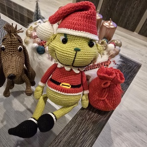 Horgolt Grincs kiskutyussal és puttonnyal - Meska.hu