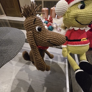 Horgolt Grincs kiskutyussal és puttonnyal - karácsony - karácsonyi lakásdekoráció - karácsonyfa, grincsfa - Meska.hu