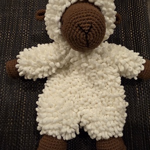 Horgolt plüss alvó bárányka - Meska.hu