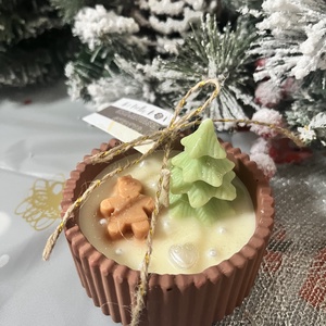 Szójaviasz gyertya karácsonyi díszítéssel kerámia kaspóban, Otthon & Életmód, Gyertya, illat, aroma, Gyertya, Gyertya-, mécseskészítés, Gipszöntés, MESKA