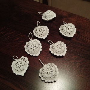 Horgolt karácsonyi szivecske  - karácsony - adventi díszek - adventi asztaldísz - Meska.hu