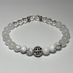 Theta ásványkarkötő - béke - howlit, fehér jáde, hegyikristály - Meska.hu