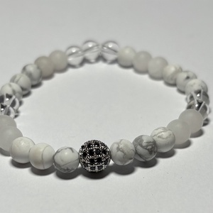 Theta ásványkarkötő - béke - howlit, fehér jáde, hegyikristály - Meska.hu